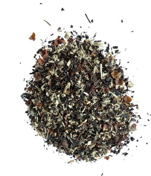 Close up of Ellen’s Oolong loose leaf blend with rosehip pieces and cinnamon chips